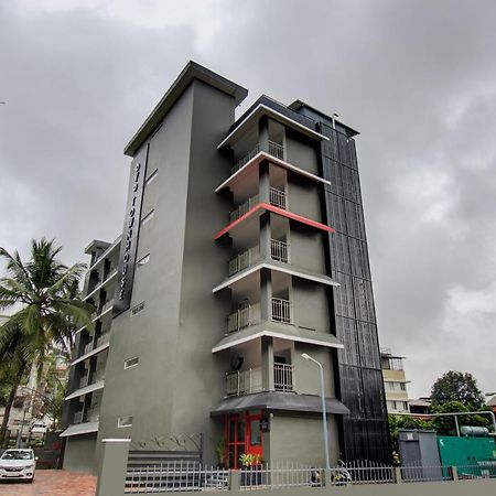 Oyo Townhouse 061 Gcda Kakkanad Signal Hotel Kochi Buitenkant foto