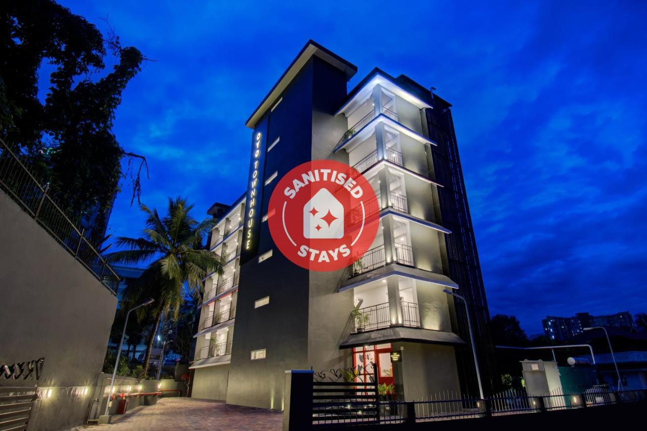 Oyo Townhouse 061 Gcda Kakkanad Signal Hotel Kochi Buitenkant foto