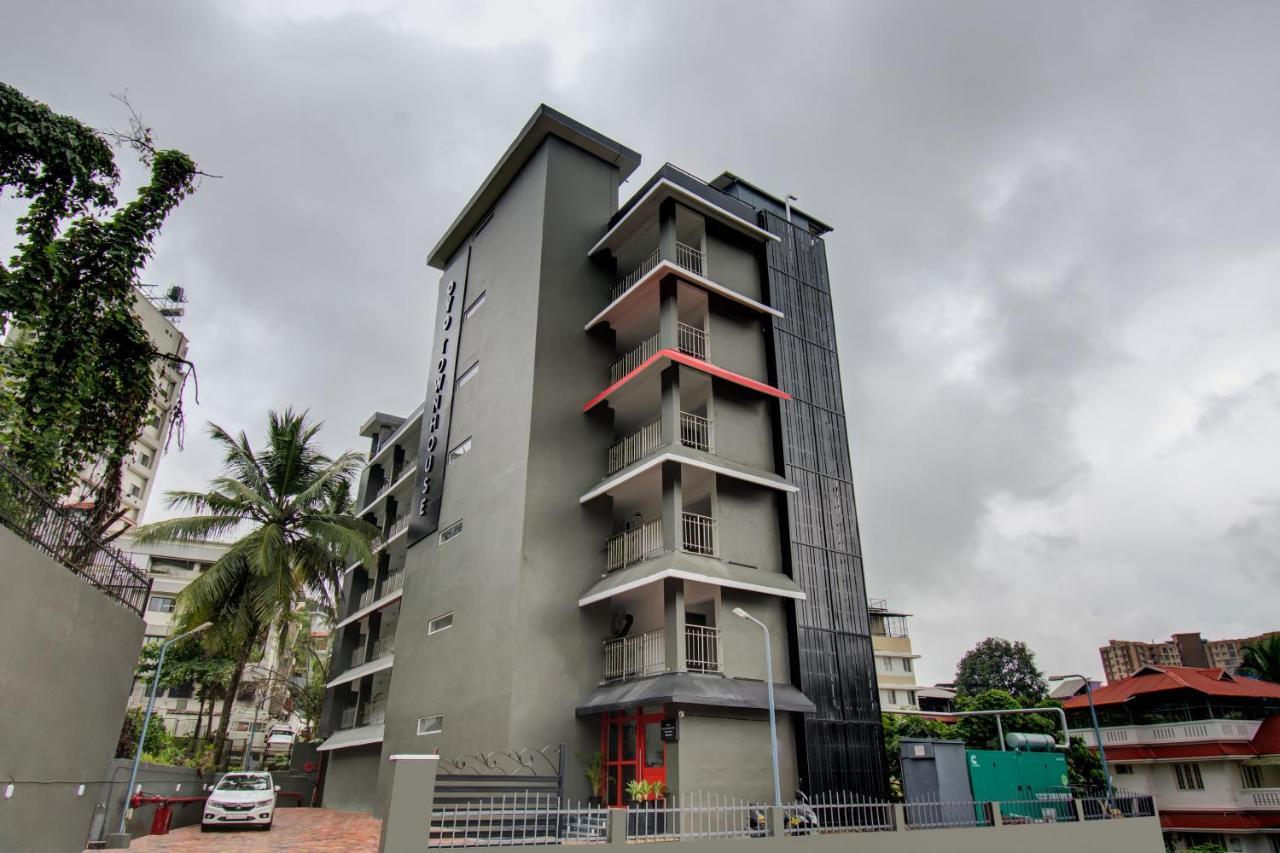 Oyo Townhouse 061 Gcda Kakkanad Signal Hotel Kochi Buitenkant foto