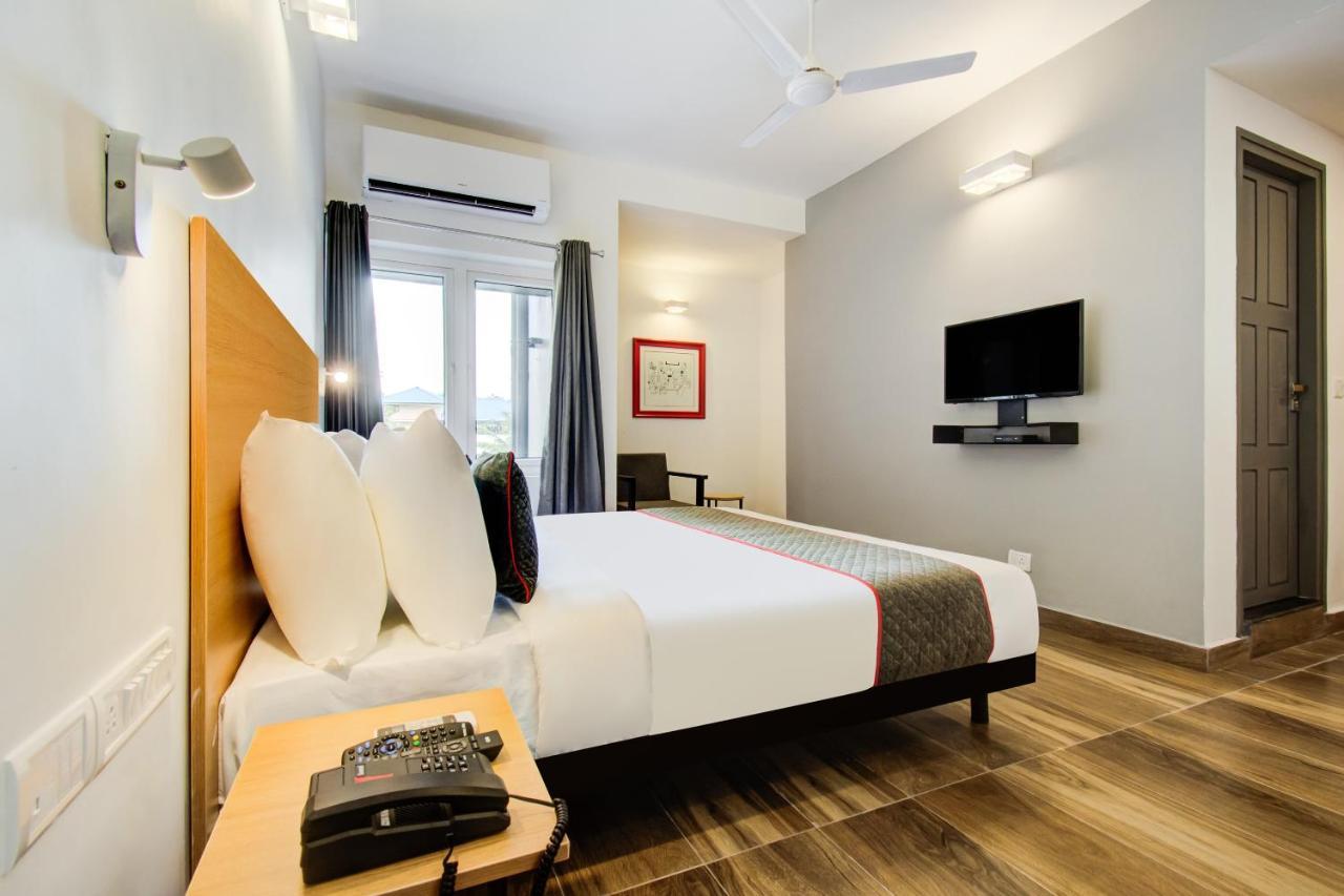 Oyo Townhouse 061 Gcda Kakkanad Signal Hotel Kochi Buitenkant foto