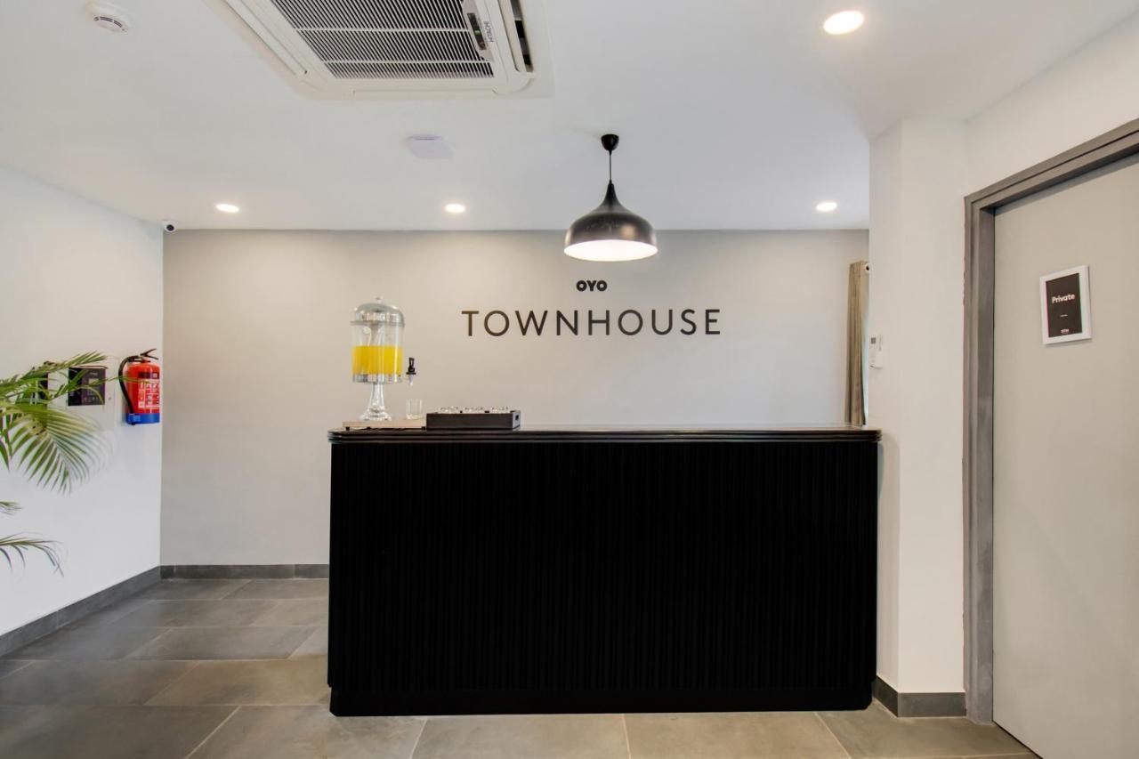 Oyo Townhouse 061 Gcda Kakkanad Signal Hotel Kochi Buitenkant foto