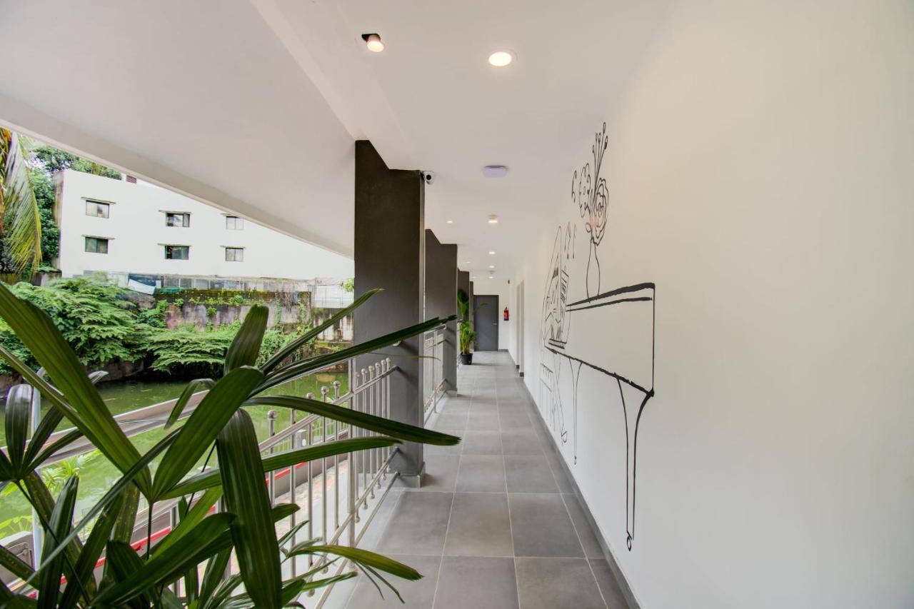 Oyo Townhouse 061 Gcda Kakkanad Signal Hotel Kochi Buitenkant foto