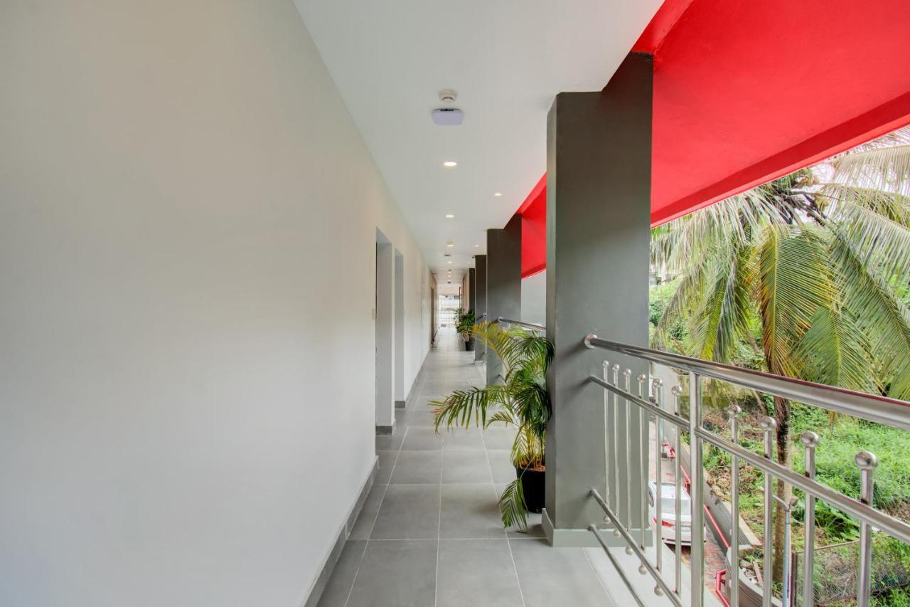 Oyo Townhouse 061 Gcda Kakkanad Signal Hotel Kochi Buitenkant foto