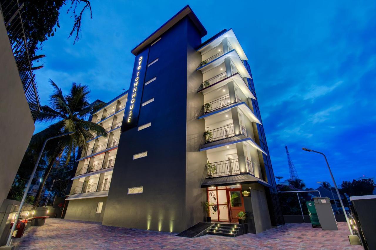 Oyo Townhouse 061 Gcda Kakkanad Signal Hotel Kochi Buitenkant foto