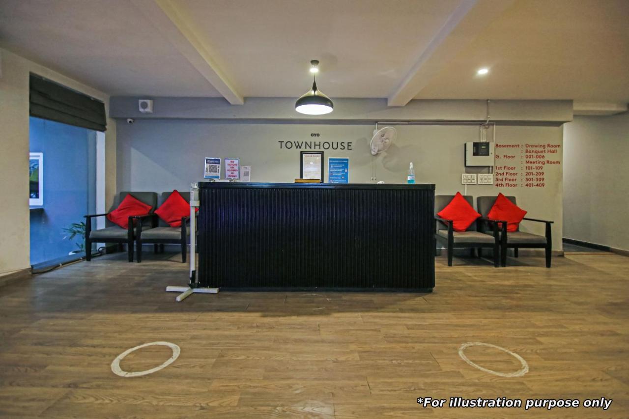 Oyo Townhouse 061 Gcda Kakkanad Signal Hotel Kochi Buitenkant foto