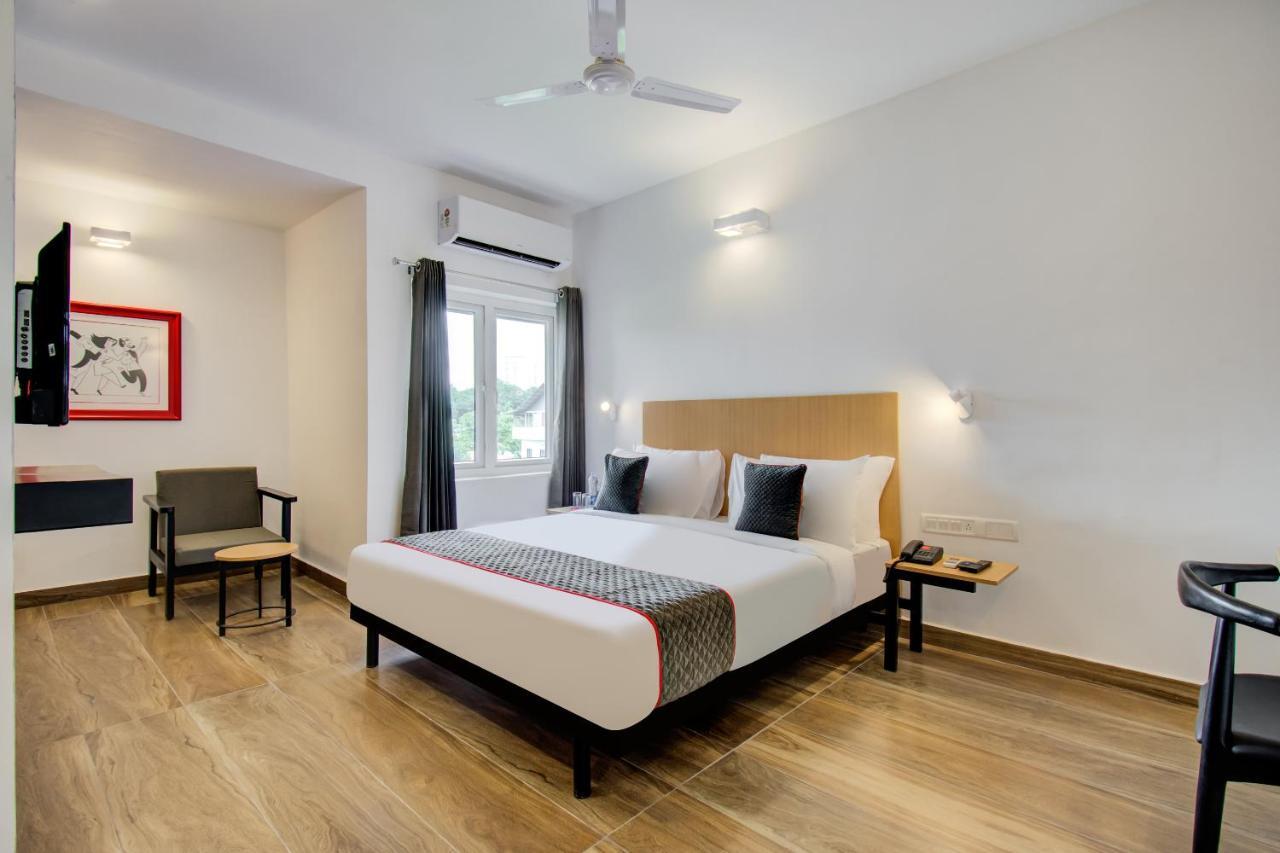 Oyo Townhouse 061 Gcda Kakkanad Signal Hotel Kochi Buitenkant foto
